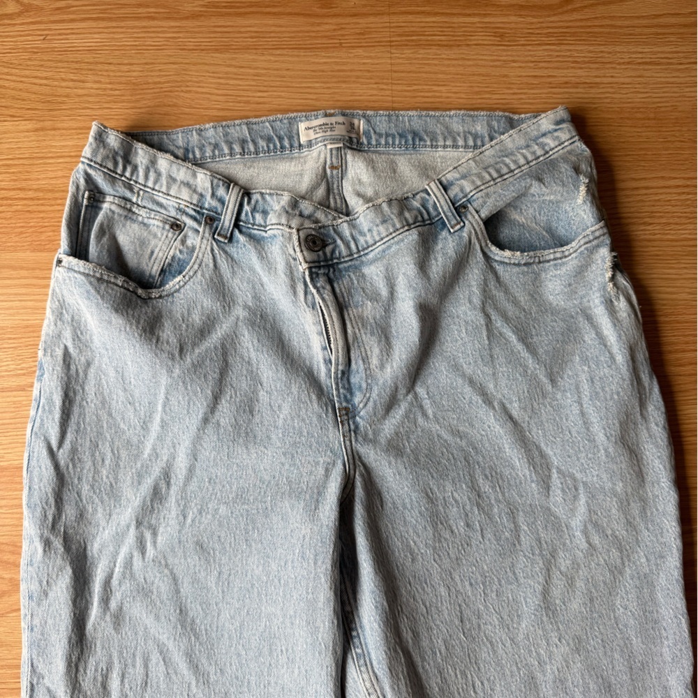 Abercrombie and Fitch Ultra High Rise 90s Straight Jean Size 34 / 18 short - Picture 5 of 9